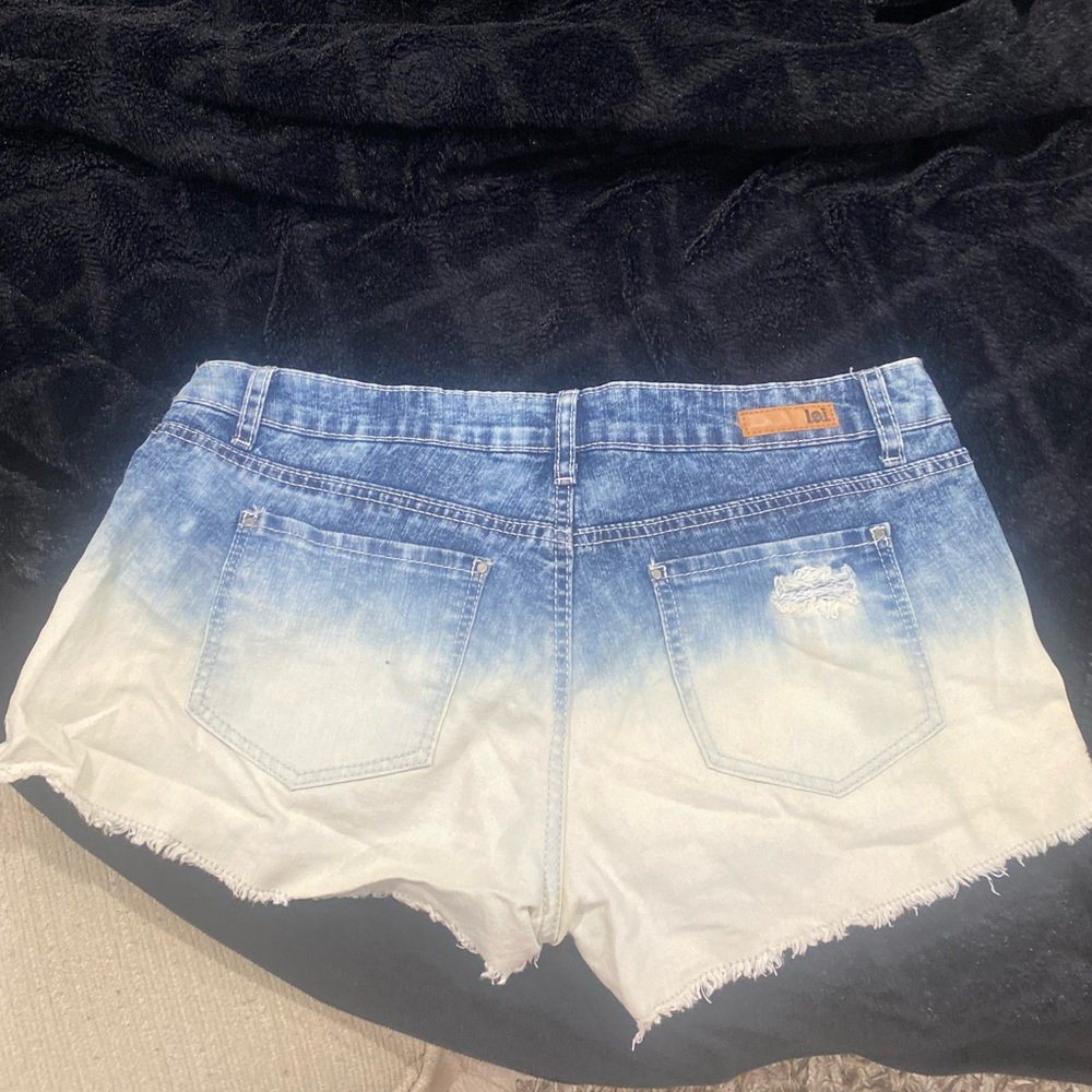 Faded blue to white jean shorts - Picture 2 of 3